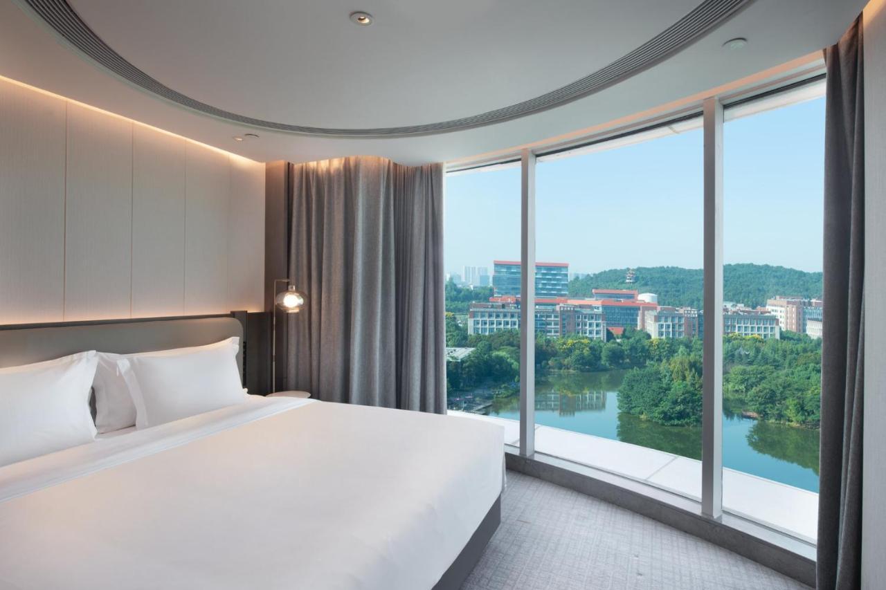 Crowne Plaza Wuhan Optics Valley By Ihg Екстер'єр фото